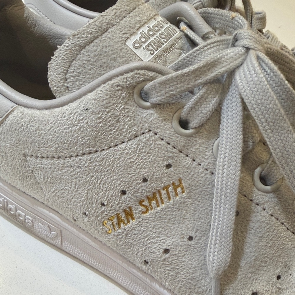 EUC adidas Stan smith light grey suede men's size 7 women's size 8.5 $85
